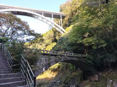 高千穂へ来ました。滝までは駐車場からかなり歩きます。