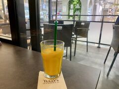 14時、駅前地下街、福屋百貨店のB1「タリーズ」で食後の一服。
ホテルチェックインまで時間調整。
