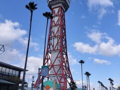 福岡には数えきれないほど来ていますが、間近で福岡タワーを見るのは初めて。
博多港にあったのですね。

