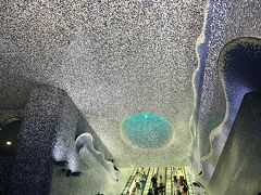 やって来たのはこちら、地下鉄トレド駅！
このモザイクが見てみたかったんです。