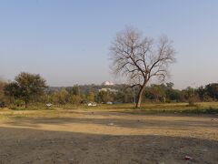 イスラマバードに戻ってきました。パキスタン記念碑を遠くから眺め、この日は明るいうちに宿の方に戻ることにしました。
