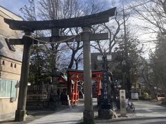 最初に目指したのは深志神社。今回の旅の目的である松本城は、以前は深志城と言われていたというので、先ずはお城に行く前にお参りに。