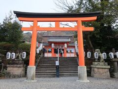 　公園を後にし、宇治川右岸を上って宇治神社へ。菟道稚郎子を祭神とする神社だ。参拝した２０２３年はウサギ年。干支にちなんだお参りでもある