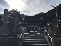 龍雲寺。
列車待ち時間を利用し、時間の許す限り居組駅より集落方面へ探索。