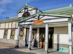 西若松から只見線に入り、会津若松の1つ手前の七日町駅で下車
無人駅ですがカフェが併設されています