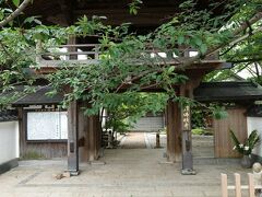 　仏願寺
　僧侶たちはここを寺子屋として子供たちに読み書きを教え、明治６年に大里学校が設立されると僧侶達がそのまま教師になったそうです。