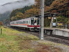 野岩鉄道終点の会津高原尾瀬口駅
乗ってきた電車はここまで
後続を待ちます。