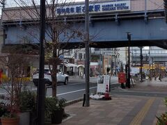 「新在家駅」ここ西国街道はJRや私鉄の駅が近いのでいつでもエスケープできるので、初心者・街道歩きを初めたい方向きのコースです。私はもう少し歩いて先に進みます。