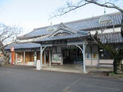 養老駅に到着しましたが、
目の前で列車が行ってしまいました･･･
次の列車を待つのも無駄なので計画を変更して、
クチコミがイマイチだった為に行くか迷っていた温泉まで歩く事にしました。