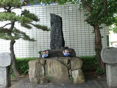 　無法松之碑
　無法松は映画「無法松の一生」で全国的に有名になりました。原作は小倉出身の作家・岩下俊作氏の「富島松五郎伝」です。