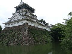 　関門海峡に面した小倉は九州各地に通ずる街道の起点となる重要な場所で、関ヶ原合戦の功労で入国した細川忠興が本格的に築城しました。