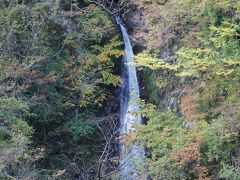 滝が見えます。降りませんでした。