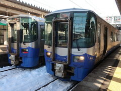 直江津駅から糸魚川方面へ走っている
「えちごトキめき鉄道」『日本海ひすいライン』の車両があったので
パチリ☆