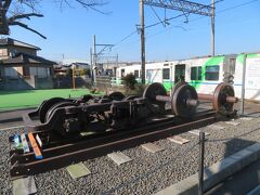 日永駅に展示の特殊狭軌と狭軌と標準軌の台車