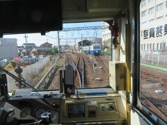 間もなく終点内部駅に到着。
この日に運行されていた車両はなろうグリーンの車両ばかりで、やっと内部車庫に停まっているなろう青色の電車を発見。