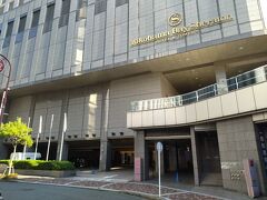 今回の旅行記はJR横浜駅の西口にある「横浜ベイシェラトン ホテル＆タワーズ」前からのスタートです。

本日は2023年12月30日です。本年も残すところあとわずかとなりました。

2023年の年末年始は昨年と同様に「年越しホテルステイ」するため「横浜ベイシェラトン ホテル＆タワーズ」にやってきました。