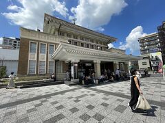 こちら、JR奈良駅の旧駅舎で、今は総合観光案内所になっているようです。
