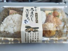 帰省ラッシュを避けて12月23日に羽田から福岡へ。京急で空港についた時には既に搭乗手続きが締め切られているという絶望的な到着時刻だったのですが、まだ搭乗が開始されていないとのことで運良く乗せてもらえました。ここ数年定時運航率1位のスカイマークだったのに奇跡。どれくらい奇跡かというと、手荷物検査から搭乗口まで歩いても余裕、近くの売店でお弁当も選ぶ余裕あり。もう今年の残りの運、全部使い果たして、もはや来年の運前借りしてるわ…
