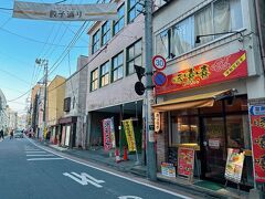 そのまま餃子通りへやってきました！
専門店にはしごする予定でしたが…
お目当ての「とんきっき」はこの時間帯クローズ…