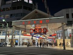 広島「えびす通り」の写真。

アーケード街で何かよさげなお好み焼き屋さんがないか探します。