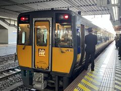 スーパーいなばに乗って鳥取へ向かいます。

いなばといえば 因幡の白兎よね。
１時間４８分の電車旅。
