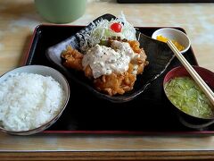 宮崎県なのでチキン南蛮。