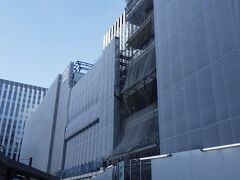 広島駅
新駅ビルを建設中。
いつまで経っても完成しない感じ。
後から建設は始まったサッカースタジアムが先に完成してしまった。