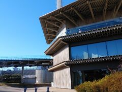 前回訪れたのが２０１５年の１月でだいぶ間が開いているうちに立派な建物ができていた。日本平夢テラスという展望回廊が２０１８年に整備されたようで、富士山のみならず３６０度の風景が楽しめるようになっていた。