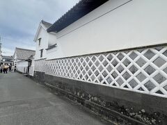 海鼠壁の美しい、萩藩御用商人の菊屋の屋敷がある菊屋横丁。