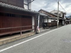 御成道を挟んで、菊屋の邸宅の向かいに建つ旧久保田家住宅。

このエリアは武家と商家が混在しているようです。