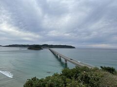 お天気があまりよくなかったので、海の色がもうひとつだったんですが、それでも
評判通りの絶景でした。

お天気はそれほどよくなくても海の色はコバルトブルー。天気がよかったらもっときれいに見えるんだろうなー。

