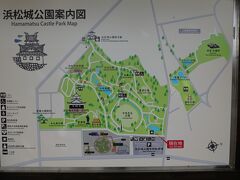 周辺案内図です。

浜松城周辺は「浜松城公園」になっています。
駐車場は写真の下側です。