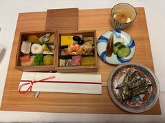 「亀の井別荘」の正月料理です。