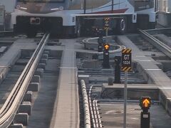 今回は、まだ3駅しかないゴールドラインのモノレールに乗ってみたく、端から端まで乗りました。（16バーツ≒55円）