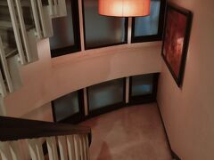 ローズホテルに6泊
元連れ込みホテルらしく、ガラの悪さを危惧したけれど、欧米の家族連れしか見かけず、至って平穏でした