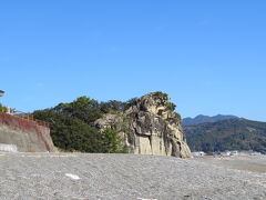 砂浜歩くの足が不安定でつらい！

獅子岩。