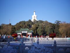 以前訪問したときに、景山公園は行ったのですが、北海公園は行ったことがなかったので、今回こちらを訪問してみました。
公園の入場料は5元ですが、白塔は別途10元が必要です。それでも十分見るだけの価値がありました。