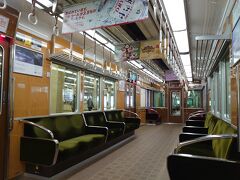 京都河原町まで、阪急電車で。
土日祝日なら、「京とれいん」という和をテーマにしたデザインの列車も走っているようです。
この日は平日なので、残念ながら普通タイプの車両のみ。