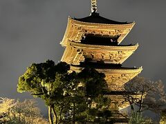 大晦日に紅白見終わってゆく年くる年の途中で出かけて来たけど、東寺さんは年越し初詣はしてないようで南門は閉まってた(^_^;)