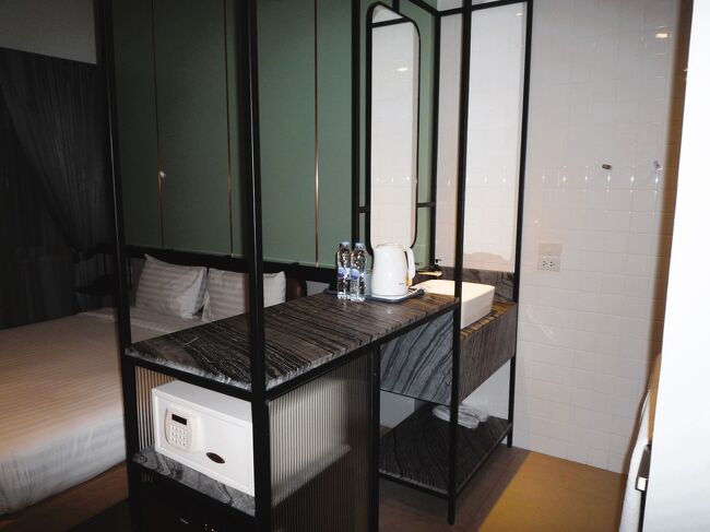 金庫、無料の水、洗面が別になっているのがいいです。