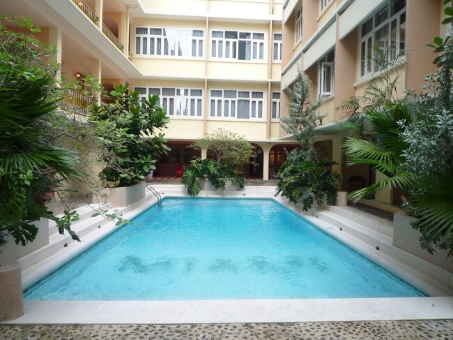 12月2日（土）2日目<br />マイアミホテルのプールで泳いでいる人は数人見かけました。