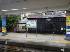 最初は混んでいましたが
瑞芳駅でドバっと人が降り車内はガラガラに。
瑞芳は観光地として有名な十份に行く乗換駅となっています。