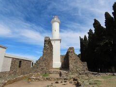 13:52
広場の一角に灯台がありました。
中に入れるようですが→