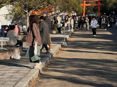 二時間以上を掛けて到着した、宇佐八幡宮の参道です。
敷地は想像していた以上に広大で、上宮と下宮それぞれに一の殿・二の殿・三の殿が在り、参拝作法は独特な、二礼四拍一礼です。