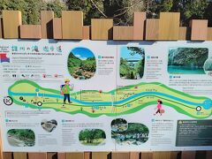 大隈半島では、まず雄川の滝を目指します。
滝へ続く遊歩道をハイクします。

