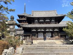 念願の法隆寺にやってきました！子供達が歴史習ったし、連れてきたかったんよねー。

年末の28日に行ったので、激混みかと思ってたら、めちゃくちゃすいてた。

法隆寺って人気ないの？日本最古の木造建築なのにー。