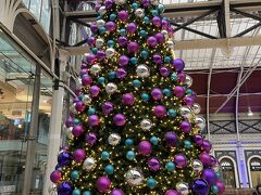 パディントン駅構内。
まだまだクリスマスですねー(o^^o)

長くなってしまったので、、、1日目まだ続きます、、、