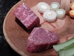 国産和牛のフィレとサーロインです。

日本料理 木の花の鉄板焼 「山吹」で提供するお肉は、A5ランクの銘柄和牛を使用しています。