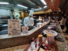 オールデイブッフェ「コンパス」のエッグステーションです。

エッグステーションでは、愛川町の新鮮なたまごを使ったオムレツや目玉焼き、オムライスの卵料理をその場で調理してくれます。
