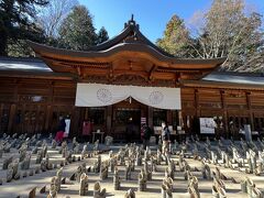 神社までは駅から5分もかかりません。
本殿でお詣り。